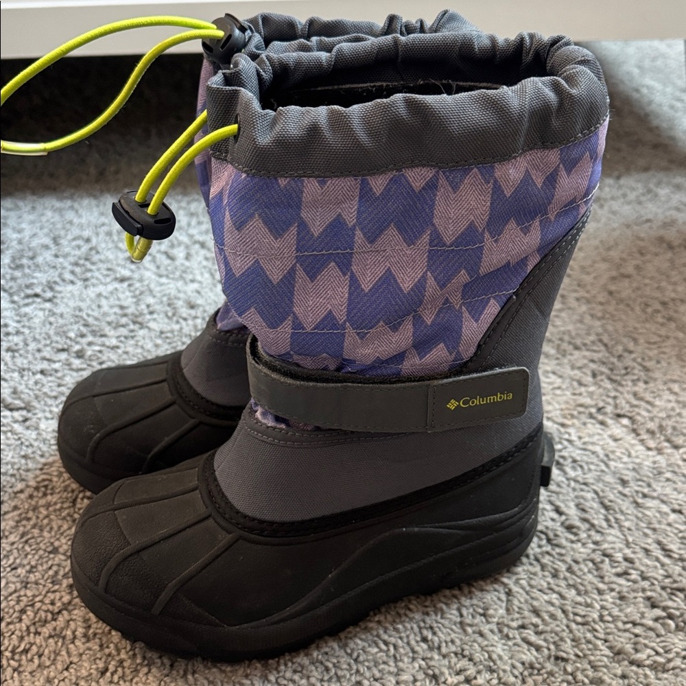 Columbia Kids snow boots size 2